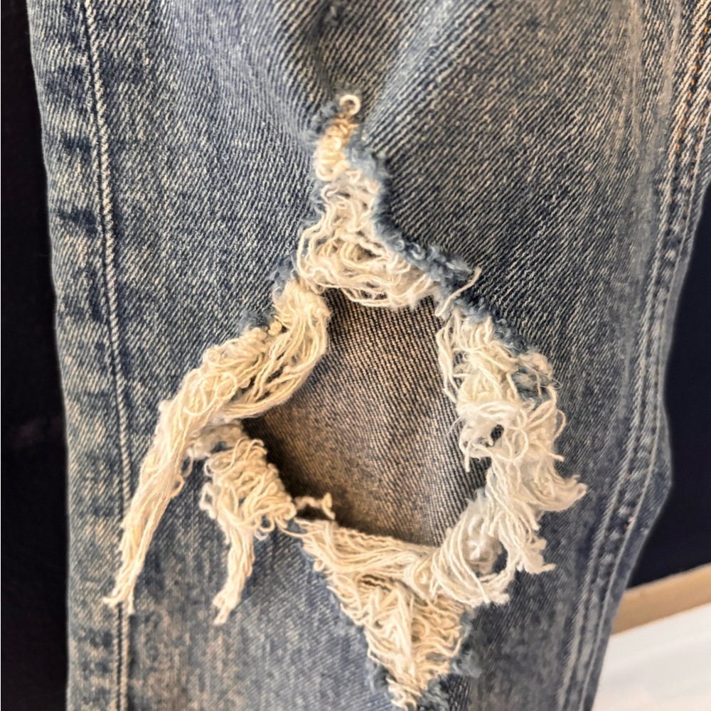 Abercrombie & Fitch "The Mom" High Rise Relaxed Straight Jeans - Light Wash - Picture 3 of 10